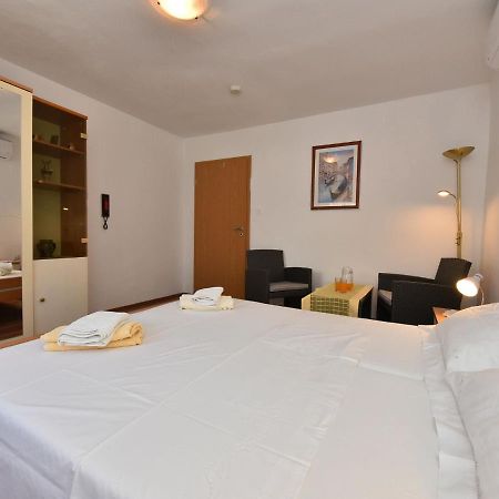 Traditional Apartment In Zadar With Garden 外观 照片